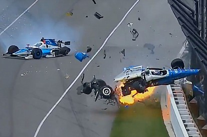 Відео: жахлива аварія Діксона на Інді-500