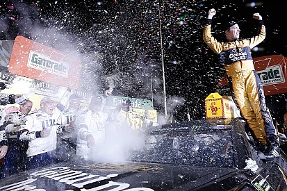 Кеселовски впервые в сезоне выиграл гонку NASCAR