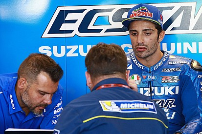 Insiden terjatuhnya Iannone di pit lane