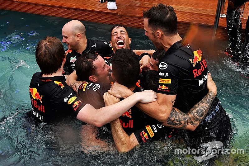 ÉLŐ F1-ES MŰSOR: Ricciardo a hős, Verstappen mélyen, Vettel tapad Hamiltonra (LIVE)