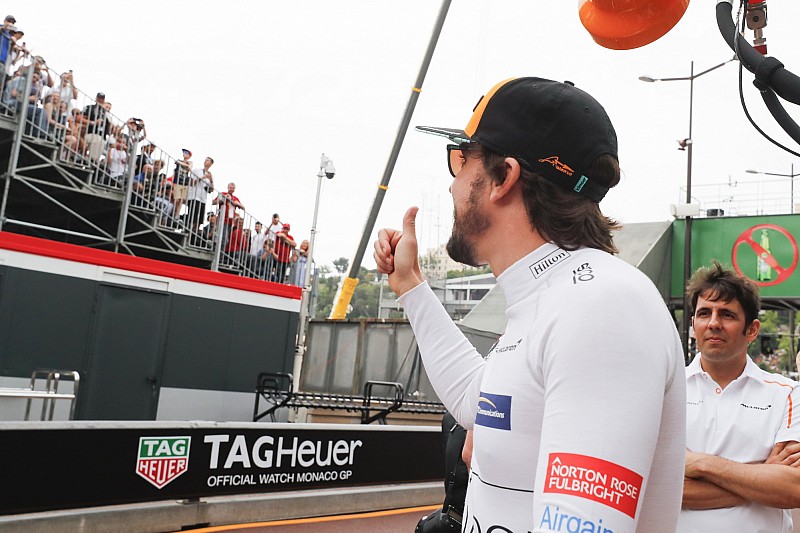 Así son los botines conmemorativos de Alonso por su 300º Gran Premio