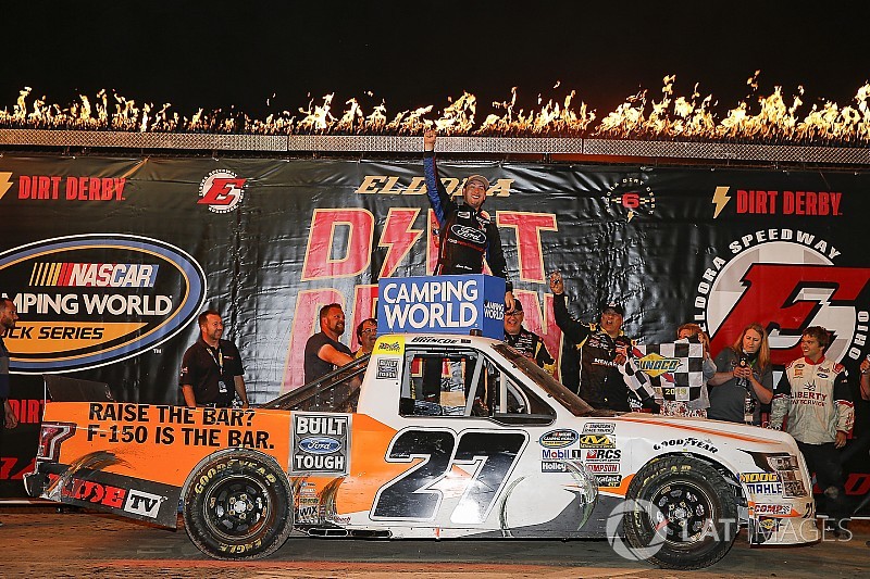 Chase Briscoe takes dramatic Truck win in photo finish at Eldora