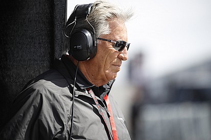 "Als Verstappen er voor gaat zitten, kan niemand aan hem tippen", aldus Andretti