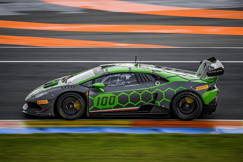 Довіціозо змагається у фіналі чемпіонату світу Lamborghini в Честе