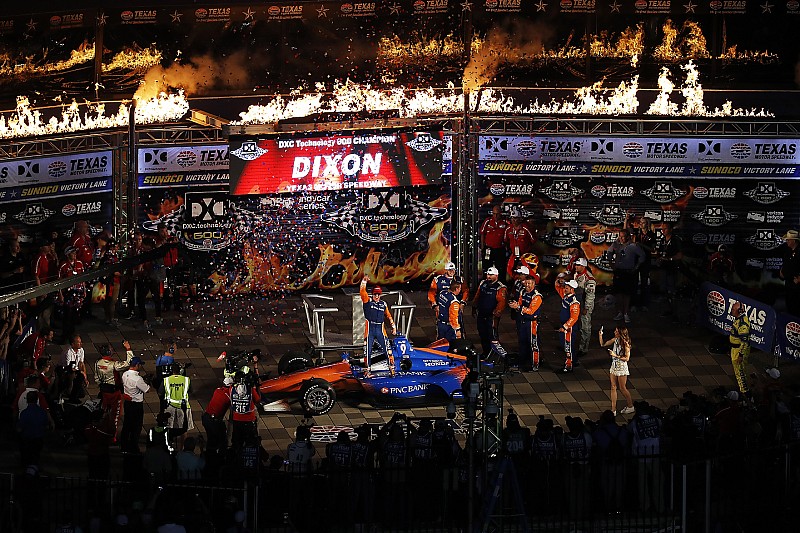 Scott Dixon sigue su buen momento y gana en Texas