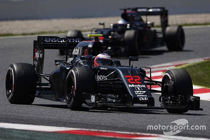 Денніс: Тільки McLaren повалить Mercedes з трону