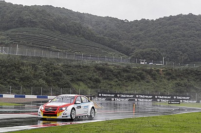 China WTCC: Guerrieri charges to victory in heavy rain