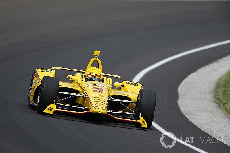 Castroneves brilla en segundo entrenamiento para Indy 500