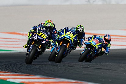 Rossi e Viñales admitem ter usado chassi 2016 em Valência