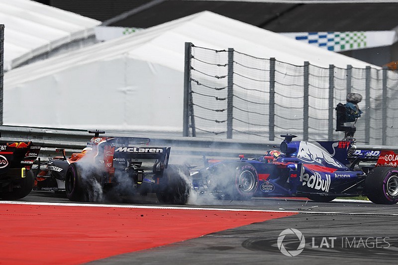 【F1】アロンソ、”不透明なクビアトの将来”が事故の原因と語る