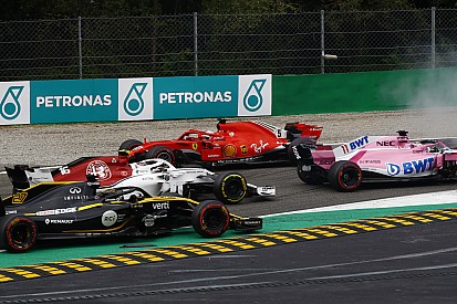 Vettel legt schuld bij Hamilton: "Hij gaf mij geen enkele ruimte"