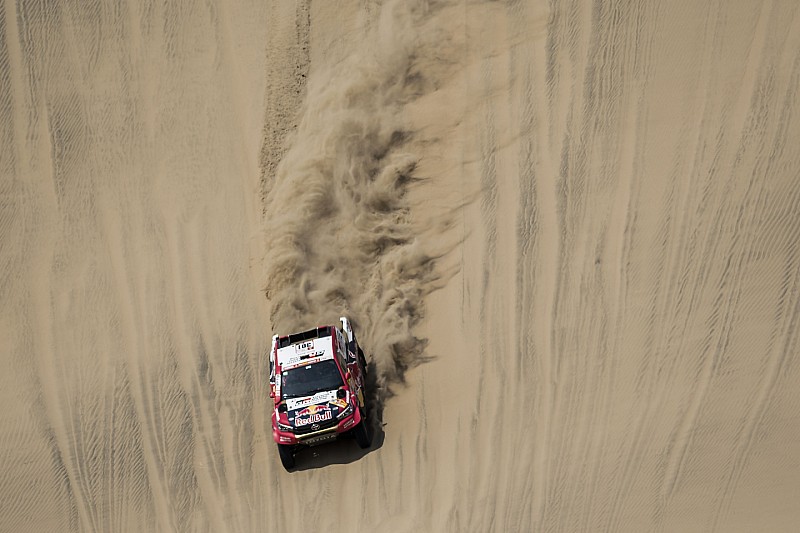 Al-Attiyah manda en la primera etapa con Terranova en 14°