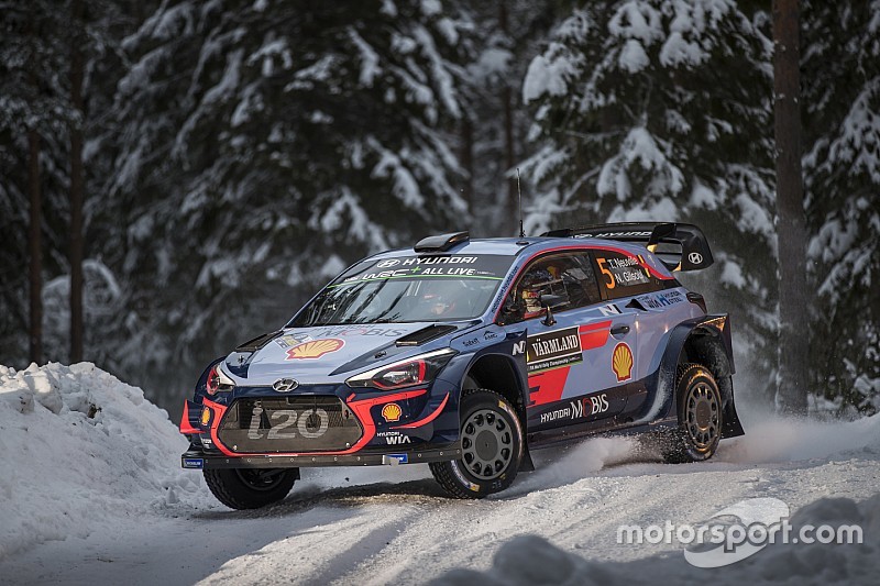 İsveç Rallisi: Neuville lider, Ogier geride kaldı