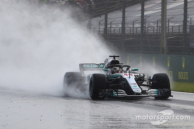 Hamilton voa na chuva e conquista pole na Hungria