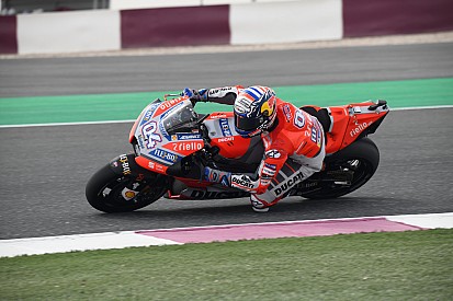Dovizioso lidera delante de Rossi en el arranque de Qatar