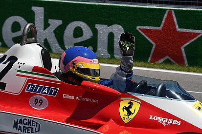 Jacques Villeneuve megható köre legendás édesapja Ferrarijával Kanadában