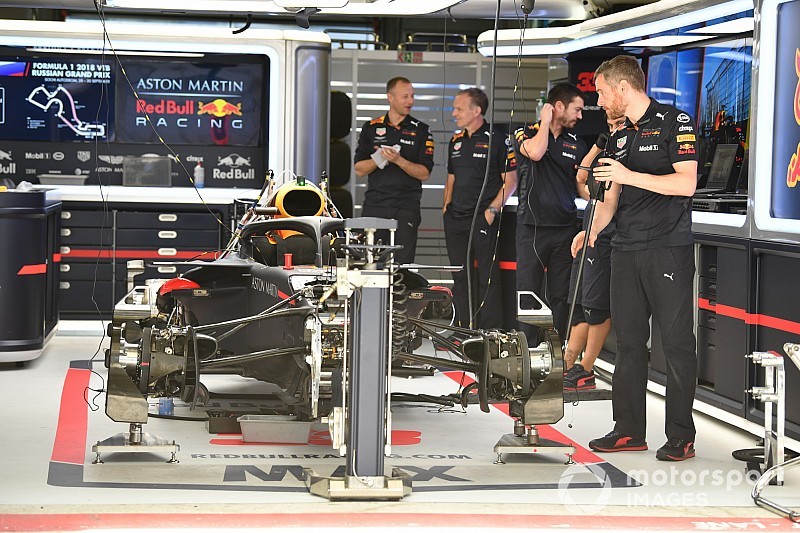 Verstappen: Red Bull teve que voltar para versão antiga de motor