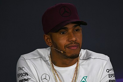 Хемілтон сподівається на оновлення Mercedes