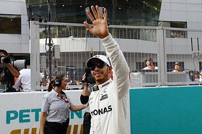 Hamilton: „Sajnálom Vettelt…”
