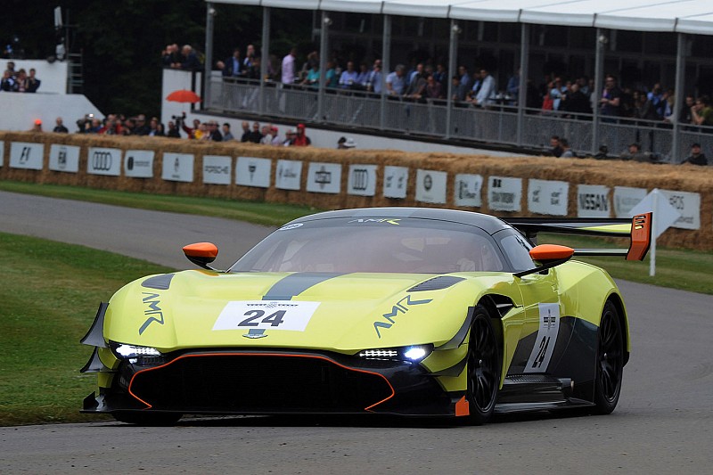 Aston Martin turunkan dua mobil balap di Goodwood