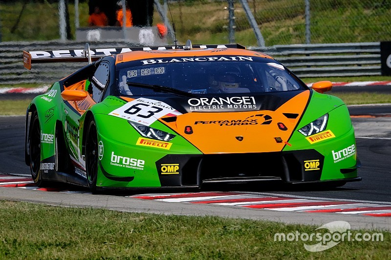 Bortolotti y Engelhart sorprenden a los Mercedes con su Lamborghini