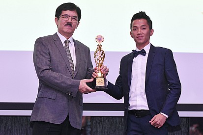 Wahyu Aji Trilaksana dianugerahi penghargaan oleh FIM Asia