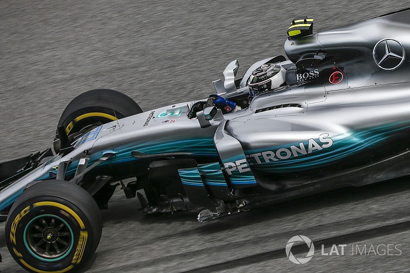 Mercedes ikilisi hafta sonunun kalanında farklı aero paketlerle yarışacak
