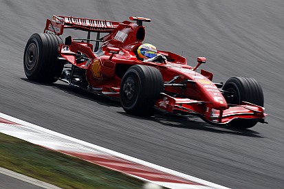Відео: чемпіонський болід Ferrari на трасі Імоли