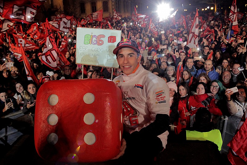 In beeld: Hoe Marc Marquez werd gehuldigd in Cervera