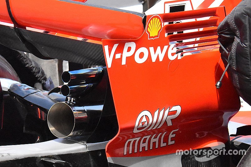 Ferrari: i due scarichi della wastegate sono stati montati uno sull'altro