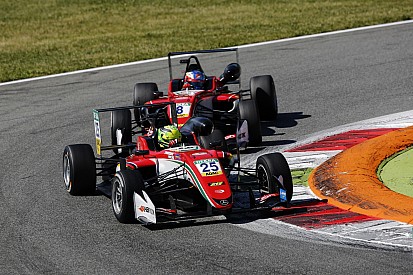F3: Günther nyert, Mick Schumi csak 11.