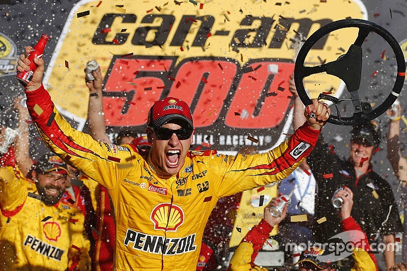 Logano y Busch amarrán los últimos boletos al Chase