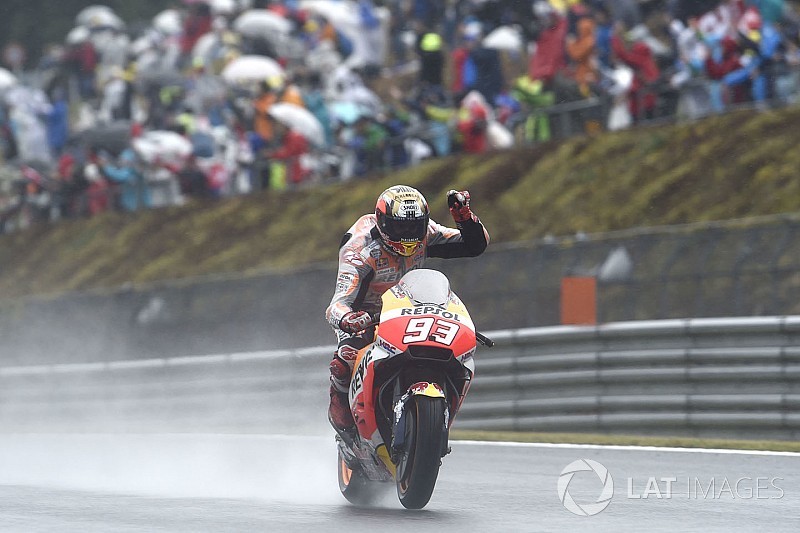 Márquez cree que la Honda de 2016 era mejor que la actual en agua