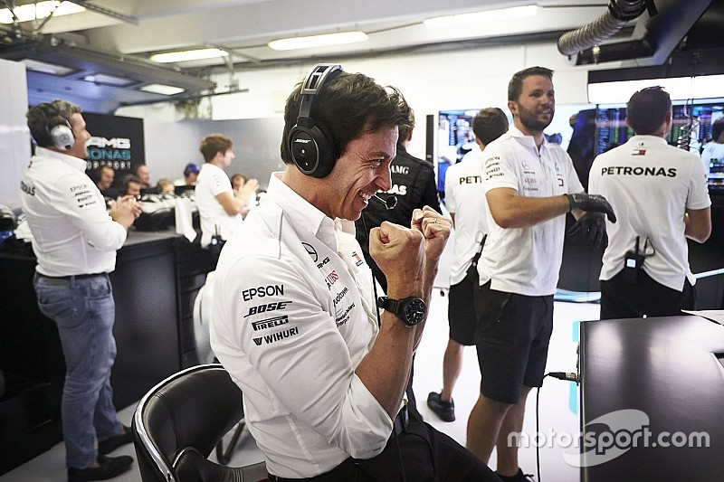 RÁDIOS: Invasão de Wolff e Vettel sem acreditar em Hamilton