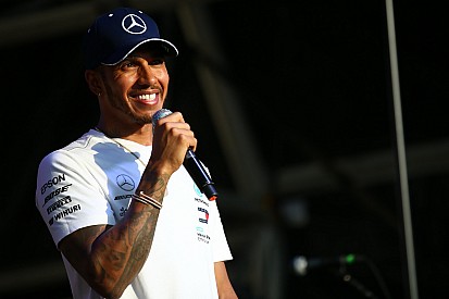 Hamilton resmi perpanjang kontrak dengan Mercedes