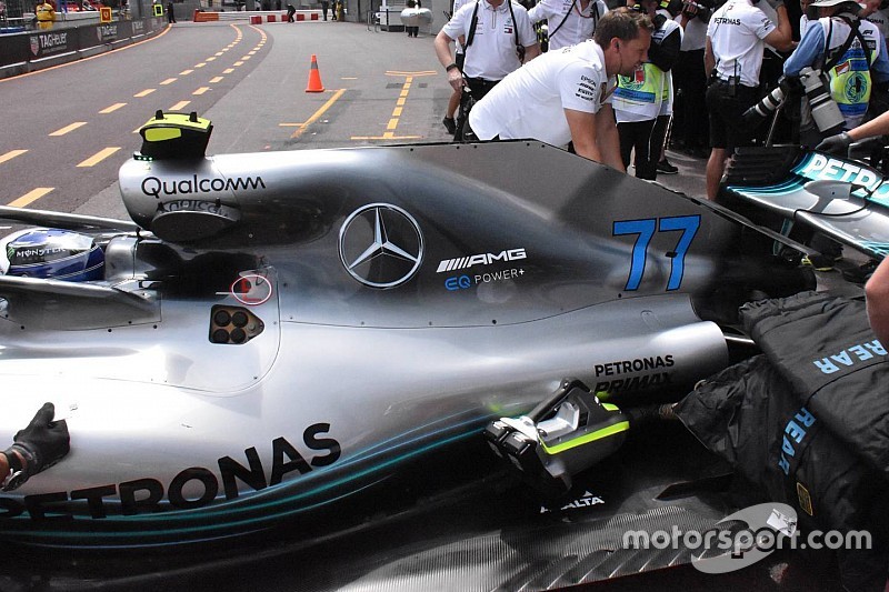 Karcsúbb és „felül semmi” motorborítás a Mercedesen