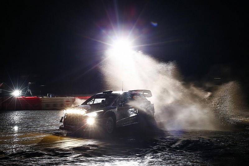 WRC Wales: Nebel wirbelt Klassement durcheinander