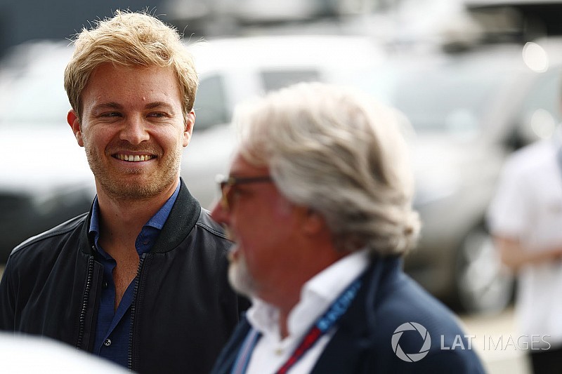 Megható családi felvételsorozattal állt elő Nico Rosberg