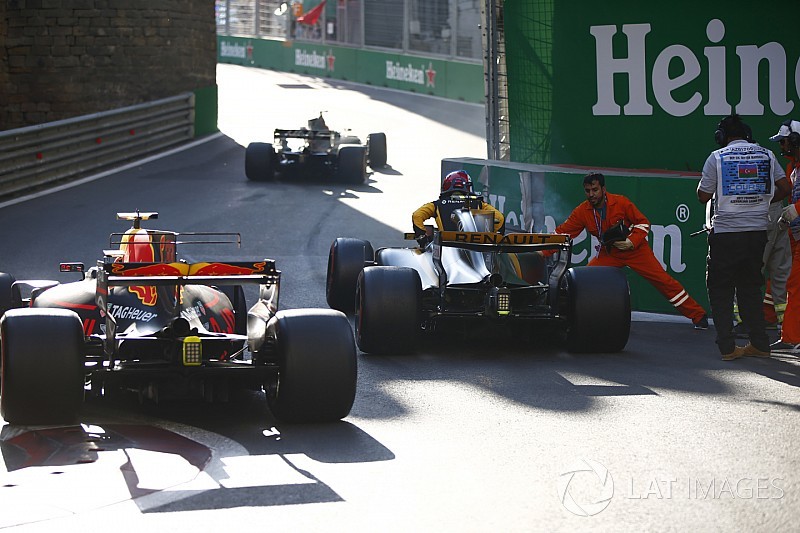 FIA прибрала бордюр у восьмому повороті в Баку