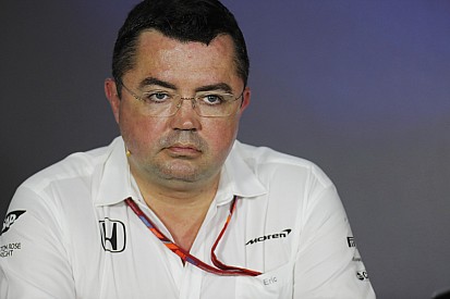 Bakú, "el fin de semana más doloroso" para Boullier