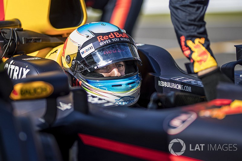 Vettel elég babonás, mondja Ricciardo