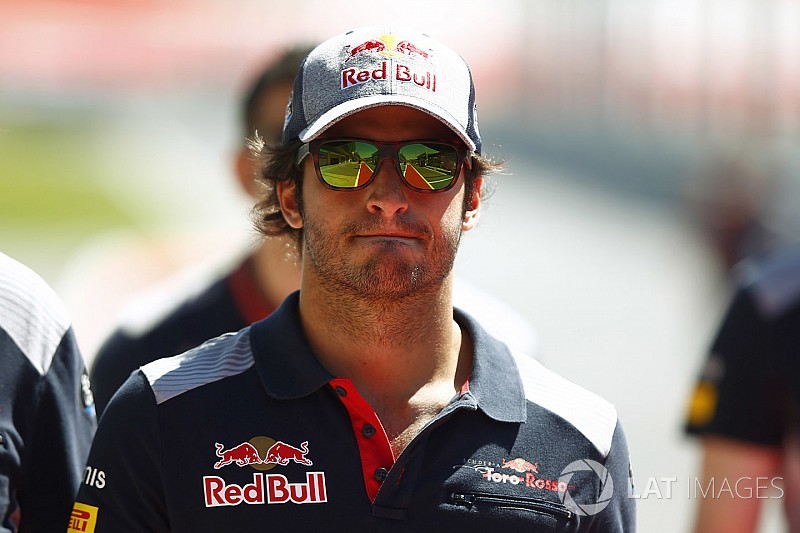 Хорнер напомнил Сайнсу о контракте с Toro Rosso