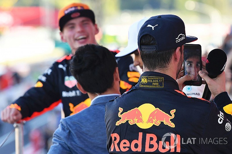 A Red Bull 2020-ig megtartaná a versenyzőit a Forma-1-ben