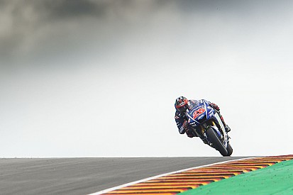 Vinales heran dengan masalah di lintasan basah