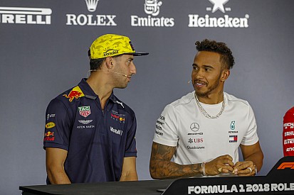 Hamilton avisa a Ricciardo: "No te distancies de Red Bull"