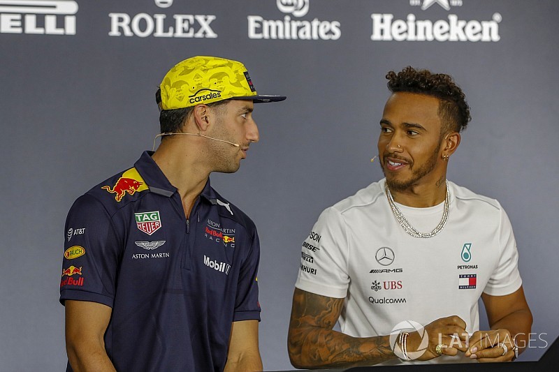 Hamilton waarschuwt Ricciardo: