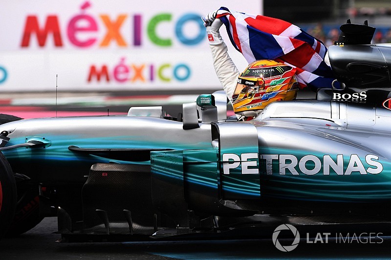 Rosberg, Mercedes ve Hamilton'ı tebrik etti