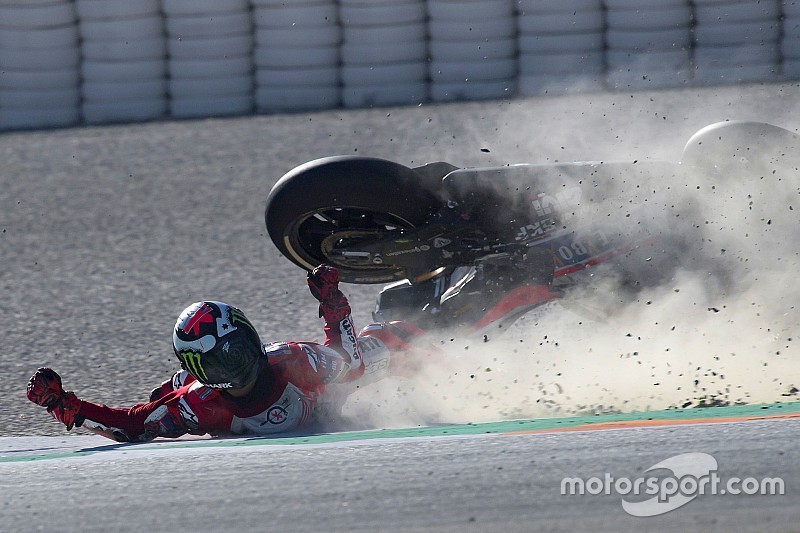 Lorenzo: “Márquez sería más peligroso si no se jugara el título”