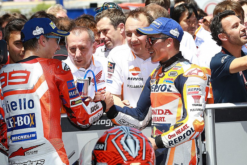 Marquez scherza su Lorenzo in Honda:
