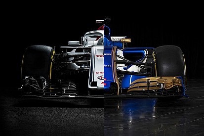 Слайдер: порівняння нової і торішньої машин Sauber